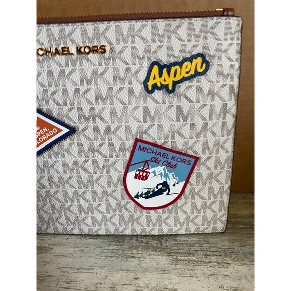 Michael Kors Aspen XL Wristlet MK Vanilla Ski Patch Zip Clutch NWT - Picture 13 of 14